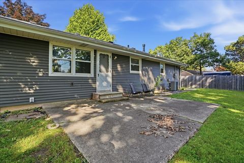 Tiny photo for 2512 Highland Drive, Lindenhurst, IL 60046 (MLS # 12675504)