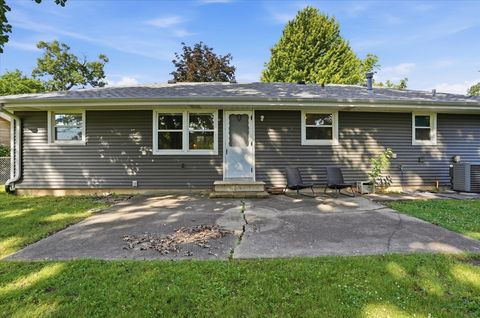 Tiny photo for 2512 Highland Drive, Lindenhurst, IL 60046 (MLS # 12675504)