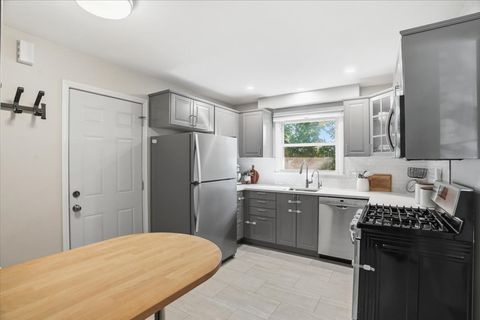 Tiny photo for 2512 Highland Drive, Lindenhurst, IL 60046 (MLS # 12675504)