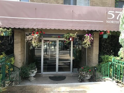 5730 N Sheridan Road 417 Chicago IL 60660