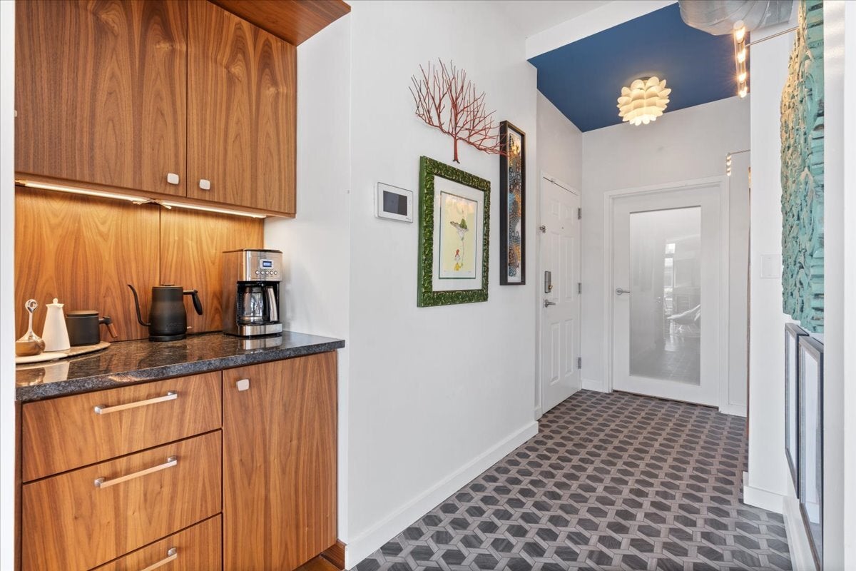 920 W MADISON Street 1003W