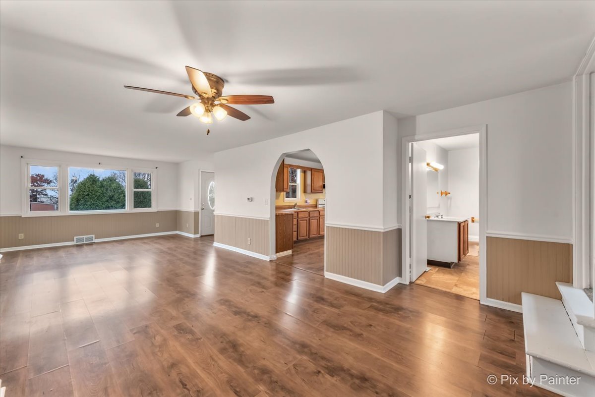 Marengo, Illinois 60152, United States, 4 Bedrooms Bedrooms, ,1 BathroomBathrooms,Residential,Contingent,249902