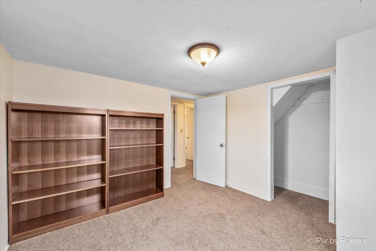 Marengo, Illinois 60152, United States, 4 Bedrooms Bedrooms, ,1 BathroomBathrooms,Residential,Contingent,249902