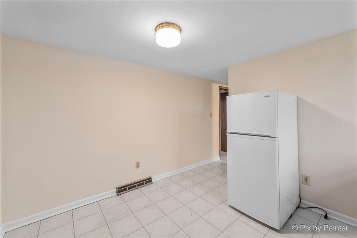 Marengo, Illinois 60152, United States, 4 Bedrooms Bedrooms, ,1 BathroomBathrooms,Residential,Contingent,249902