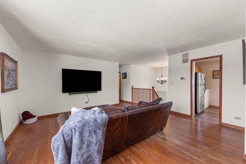 Tiny photo for 225 E Lincoln Avenue, Glendale Heights, IL 60139 (MLS # 12595862)