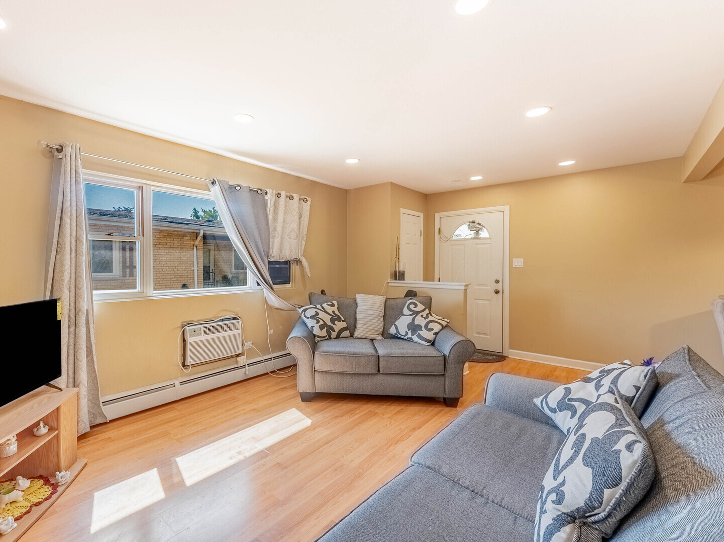 4215 S HARLEM Avenue 8