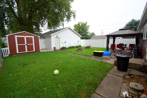 Tiny photo for 2729 Bellevue Avenue, Bettendorf, IA 52722 (MLS # 12732317)
