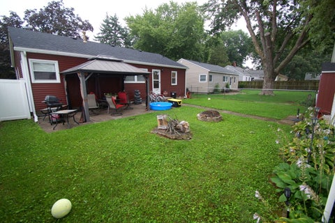 Tiny photo for 2729 Bellevue Avenue, Bettendorf, IA 52722 (MLS # 12732317)