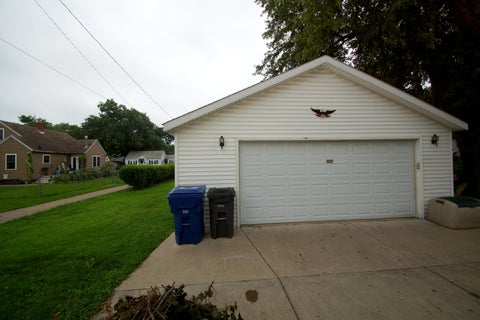 Tiny photo for 2729 Bellevue Avenue, Bettendorf, IA 52722 (MLS # 12732317)