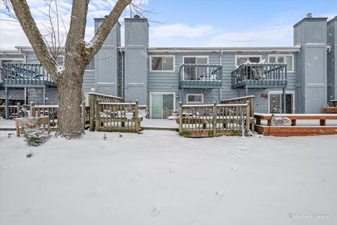 Tiny photo for 215 Lakeshore Lane, Bloomingdale, IL 60108 (MLS # 12526550)