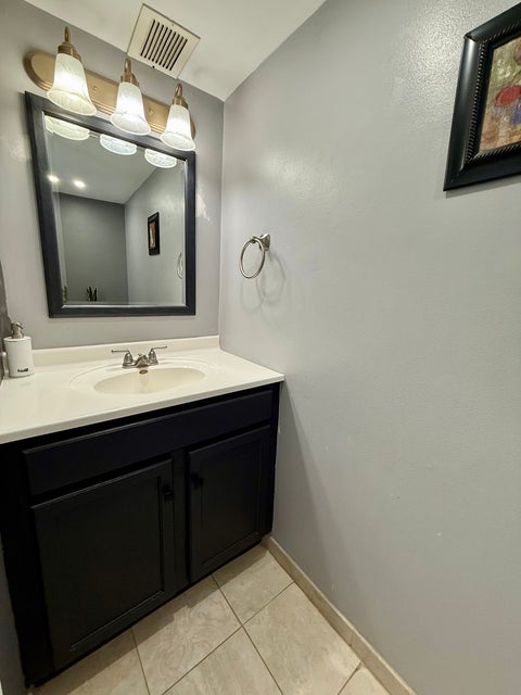Tiny photo for 1331 S Finley Road #213, Lombard, IL 60148 (MLS # 12761391)