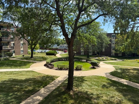 Tiny photo for 1331 S Finley Road #213, Lombard, IL 60148 (MLS # 12761391)