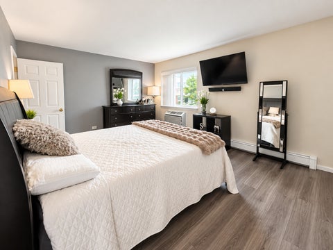 Tiny photo for 1331 S Finley Road #213, Lombard, IL 60148 (MLS # 12761391)