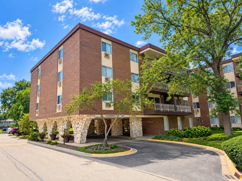 Photo of 1331 S Finley Road #213, Lombard, IL 60148 (MLS # 12761391)