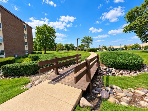 Tiny photo for 1331 S Finley Road #213, Lombard, IL 60148 (MLS # 12761391)