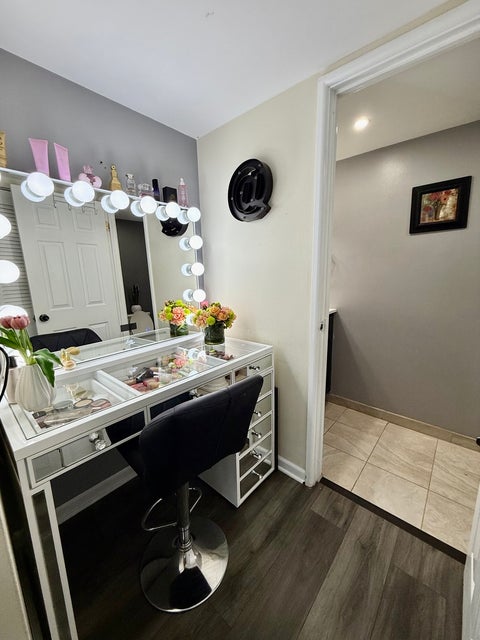 Tiny photo for 1331 S Finley Road #213, Lombard, IL 60148 (MLS # 12761391)