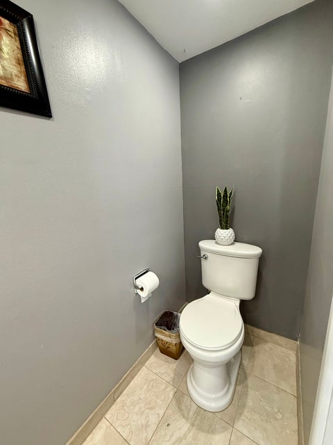 Tiny photo for 1331 S Finley Road #213, Lombard, IL 60148 (MLS # 12761391)