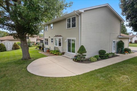 Tiny photo for 877 Malibu Court, Carol Stream, IL 60188 (MLS # 12465154)