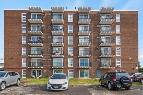 Photo of 7229 W Higgins Avenue #105, Chicago, IL 60656 (MLS # 12678783)