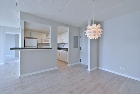 Tiny photo for 2015 S Finley Road #903, Lombard, IL 60148 (MLS # 12473428)
