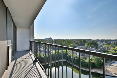 Tiny photo for 2015 S Finley Road #903, Lombard, IL 60148 (MLS # 12473428)