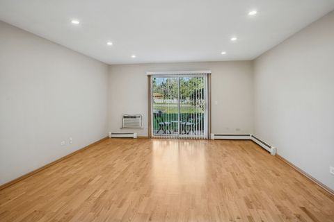 Tiny photo for 725 W Dempster Street #101, Des Plaines, IL 60016 (MLS # 12497907)