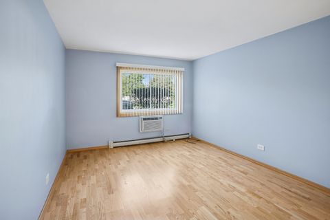 Tiny photo for 725 W Dempster Street #101, Des Plaines, IL 60016 (MLS # 12497907)