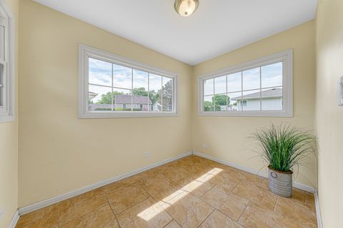 Tiny photo for 330 Gareth Lane, Schaumburg, IL 60193 (MLS # 12653716)