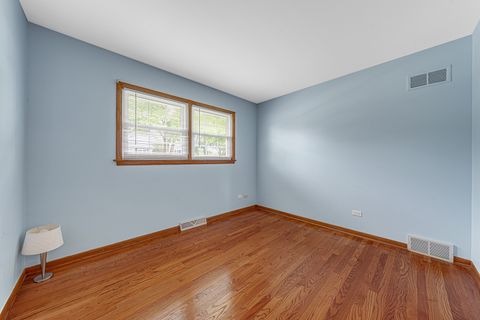 Tiny photo for 330 Gareth Lane, Schaumburg, IL 60193 (MLS # 12653716)