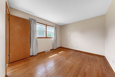 Tiny photo for 330 Gareth Lane, Schaumburg, IL 60193 (MLS # 12653716)