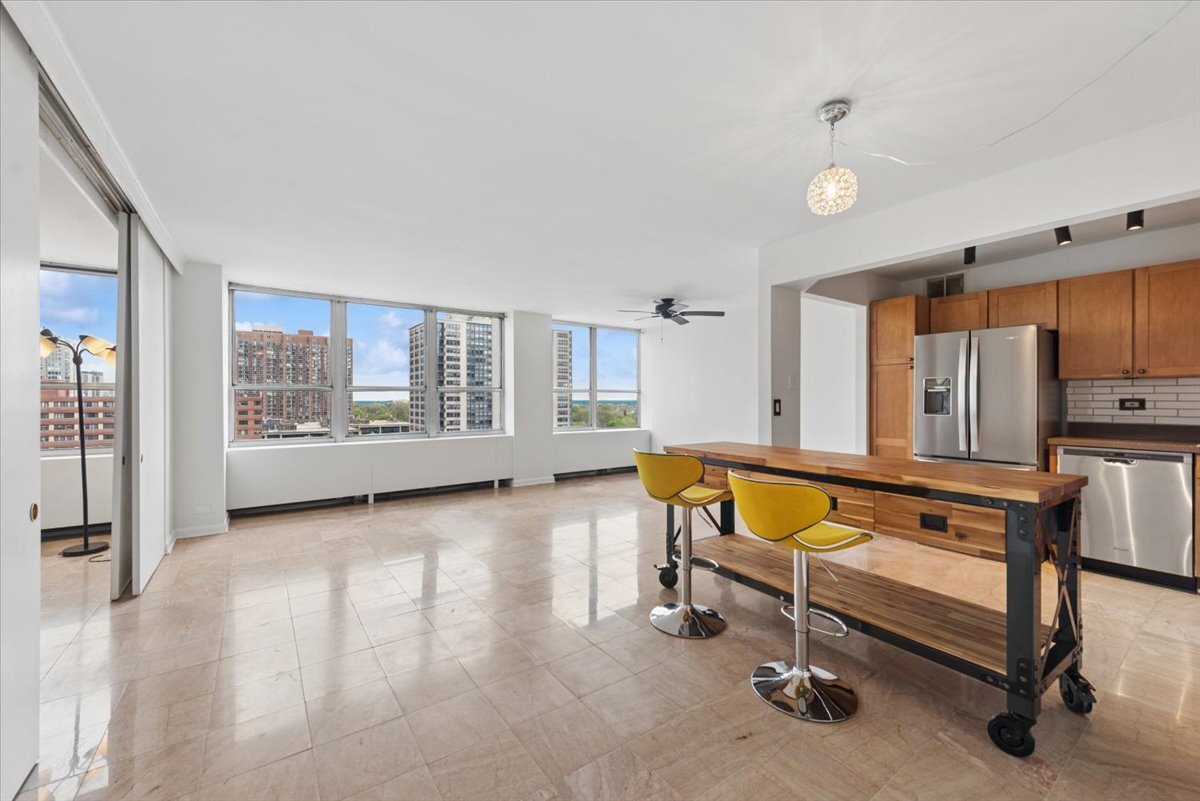 655 W Irving Park Road 906