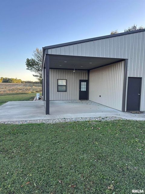 Tiny photo for 814 HYDE PARK Road, Royalton, IL 62983 (MLS # EB460196)