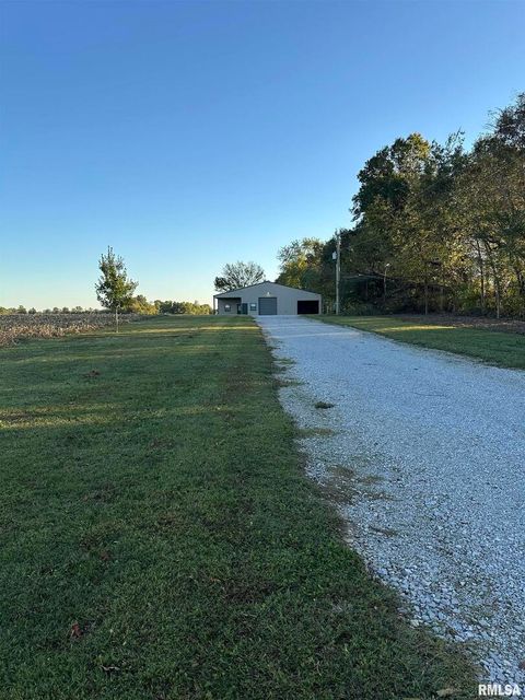 Tiny photo for 814 HYDE PARK Road, Royalton, IL 62983 (MLS # EB460196)