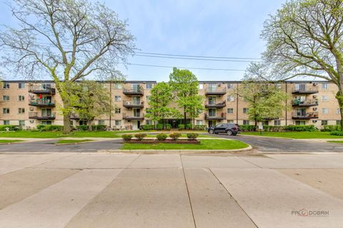 Photo of 1215 N WATERMAN Avenue #2E, Arlington Heights, IL 60004 (MLS # 12633700)