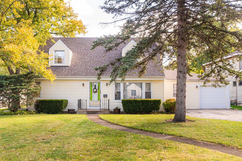 Photo for 575 S Finley Road, Lombard, IL 60148 (MLS # 12498401)