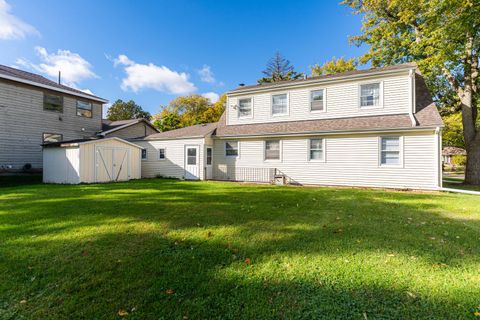 Tiny photo for 575 S Finley Road, Lombard, IL 60148 (MLS # 12498401)