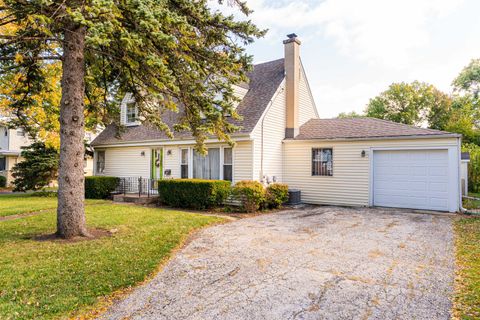 Tiny photo for 575 S Finley Road, Lombard, IL 60148 (MLS # 12498401)
