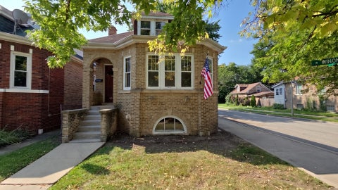 Photo of 4961 W Winona Street, Chicago, IL 60630 (MLS # 12745420)