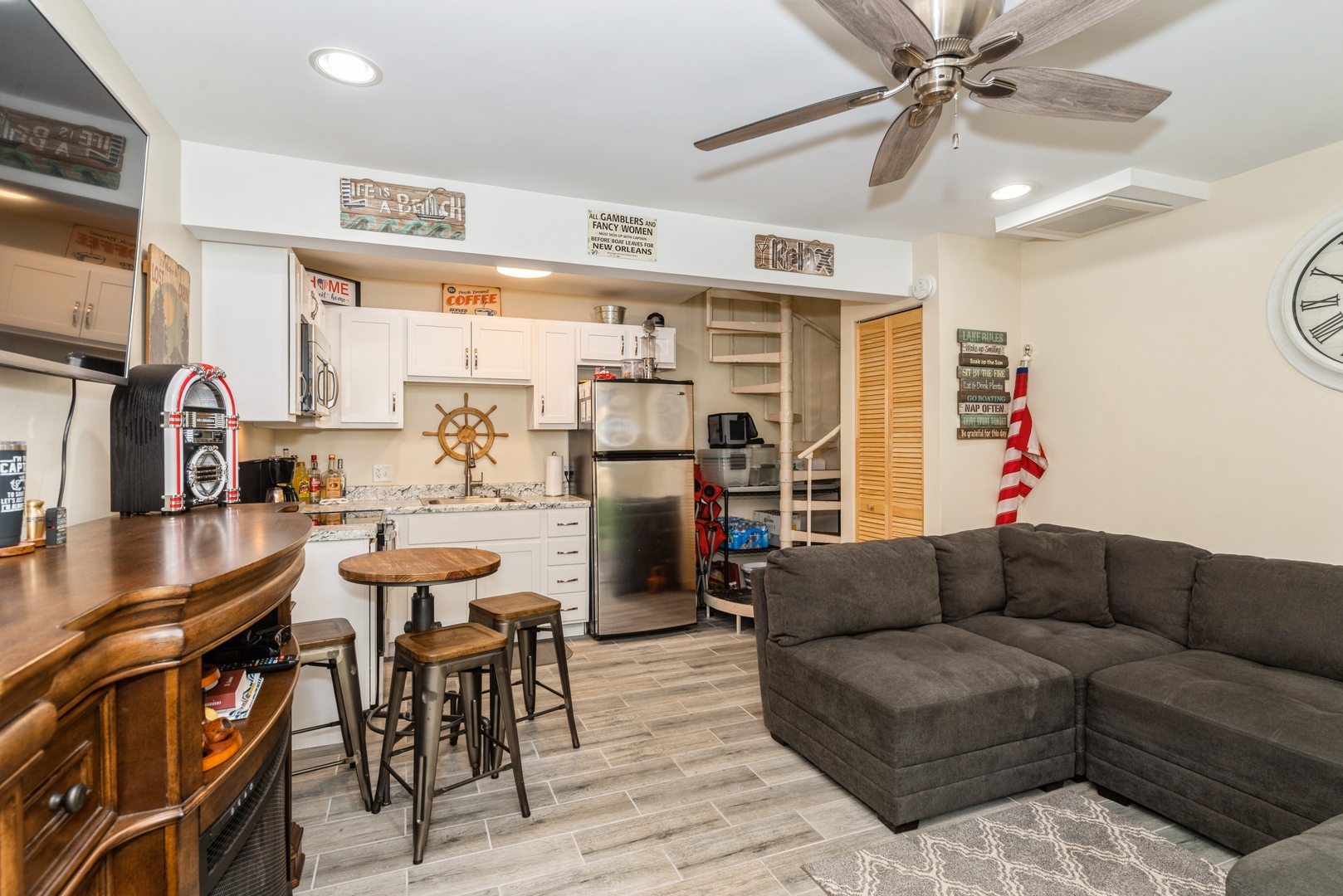 40 Bermuda Colony 5
