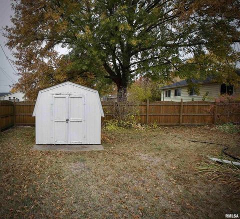 Tiny photo for 612 N 5TH Place, Eldridge, IA 52748 (MLS # QC4269795)