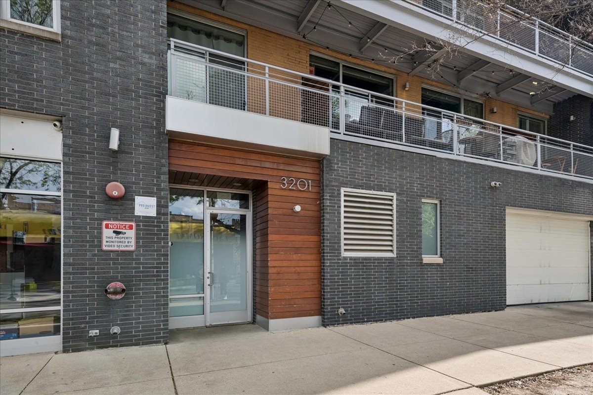 3201 W Leland Avenue 402