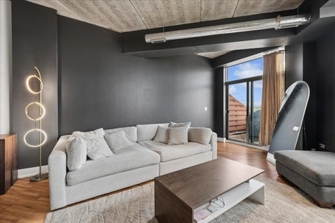 Tiny photo for 3201 W Leland Avenue #402, Chicago, IL 60625 (MLS # 12641978)