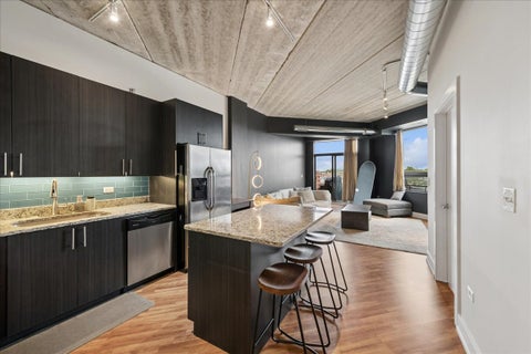 Tiny photo for 3201 W Leland Avenue #402, Chicago, IL 60625 (MLS # 12641978)
