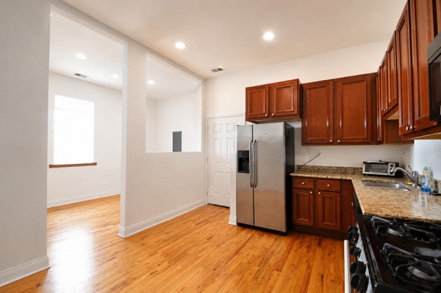 2335 W Lake Street 3R