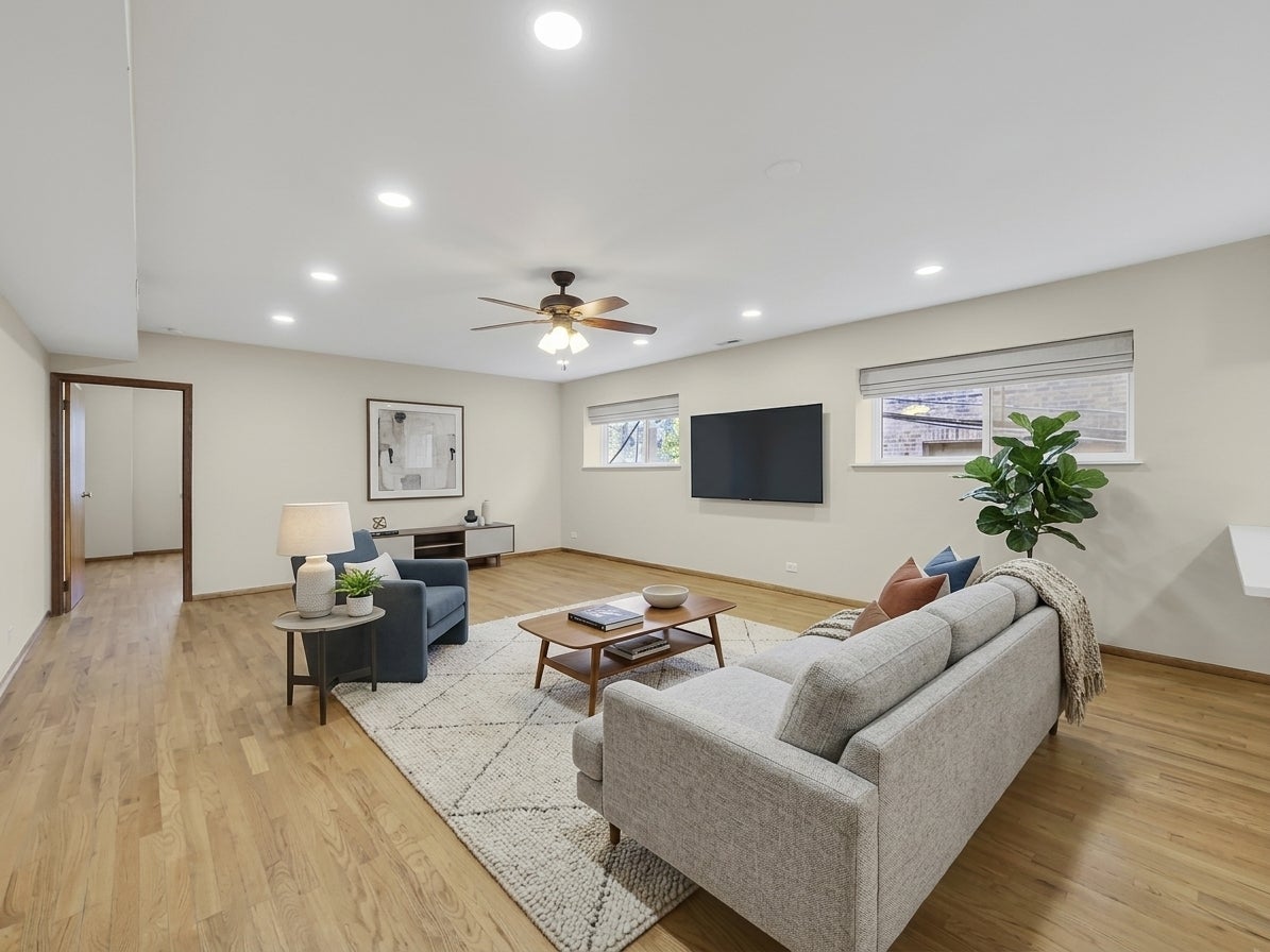 4942 N Sheridan Road 7