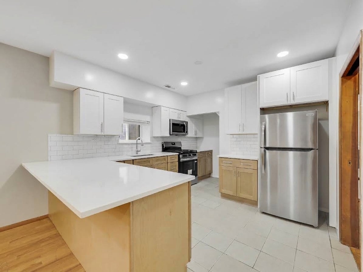 4942 N Sheridan Road 7