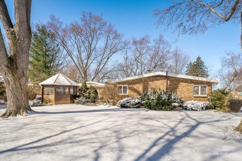 Tiny photo for 700 McClaran Avenue, Aurora, IL 60506 (MLS # 12568585)