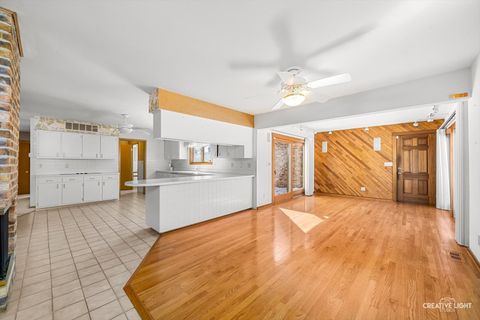 Tiny photo for 700 McClaran Avenue, Aurora, IL 60506 (MLS # 12568585)