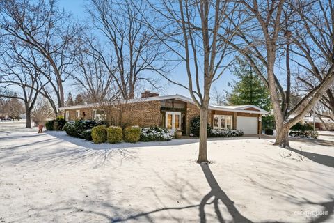 Tiny photo for 700 McClaran Avenue, Aurora, IL 60506 (MLS # 12568585)