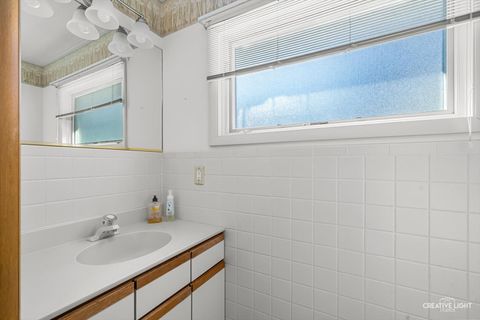 Tiny photo for 700 McClaran Avenue, Aurora, IL 60506 (MLS # 12568585)